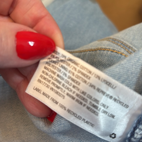 Women’s light blue wash, universal thread size 16w jeans button fly - Picture 7 of 7